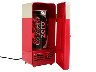 Illustration for article titled USB Mini Fridge Chills Drinks Fast Right at Your Desk